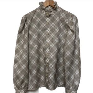 Country Suburban 1970’s vintage button down top.